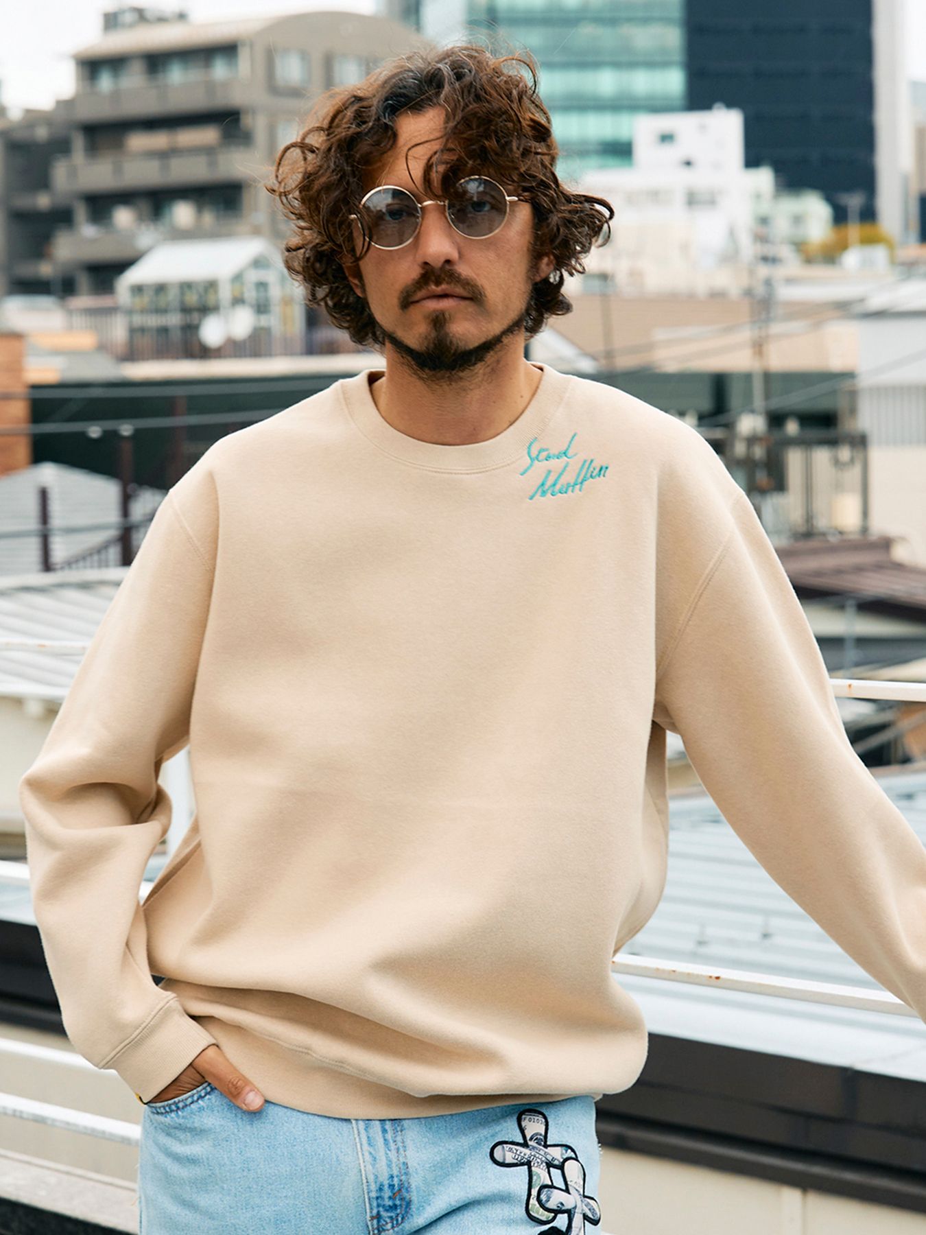 【予約品 5月8日(木) AM10時 締切】 TC裏毛起毛 スターグラムハート発泡プリント ロゴ刺繍 スウェットシャツ / ベージュ