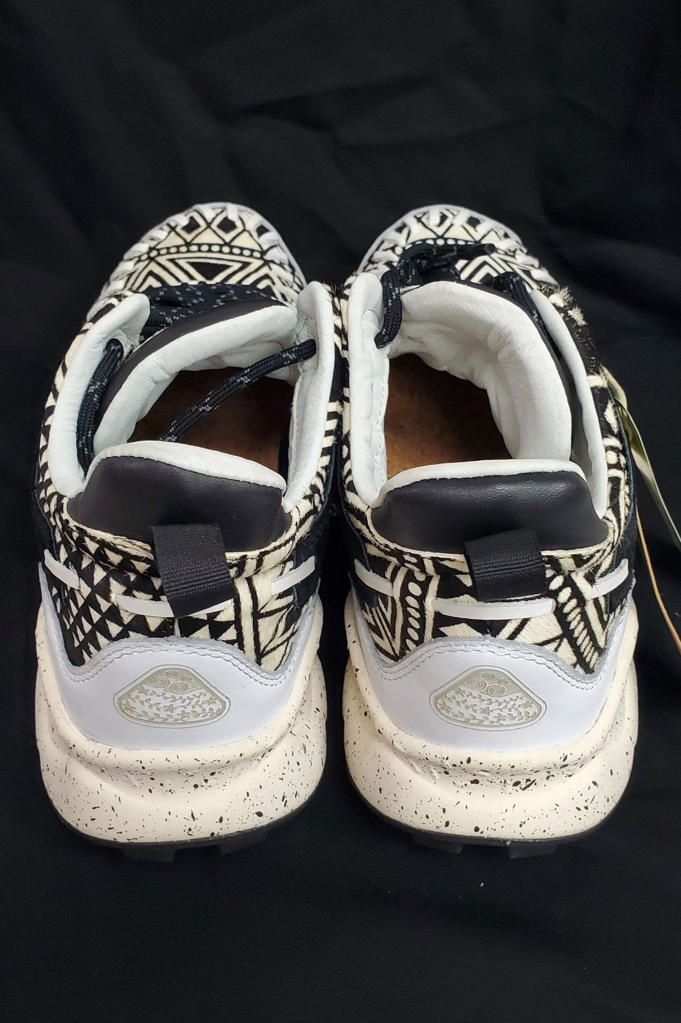 MUSTARD WALNUT FM02065 White スニーカー