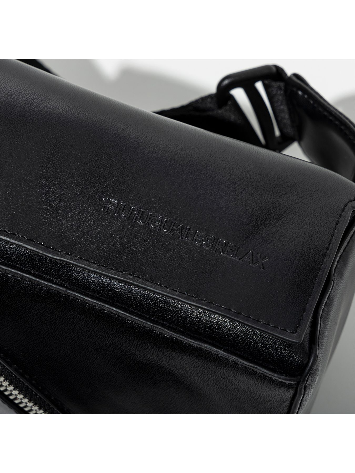 BOX BODY BAG / ブラック