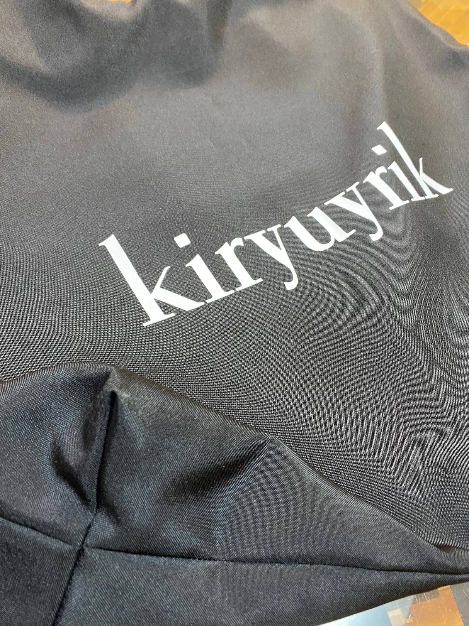 『予約品』限定45周年記念コラボファスナー開きPRESS BAG/プレスバック 黒プリント+白プリントSET【kiryuyrik×BRYAN】 6月上がり予定