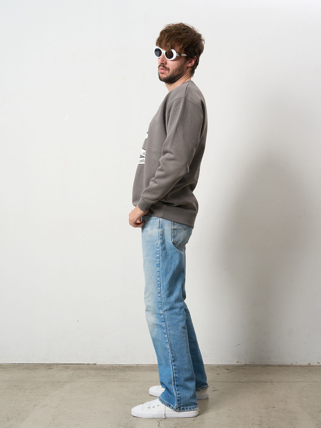 【予約品 5月8日(木) AM10時 締切】 TC裏毛起毛 リリック リボン シークインMUSICプリント スウェットシャツ / チャコールグレー