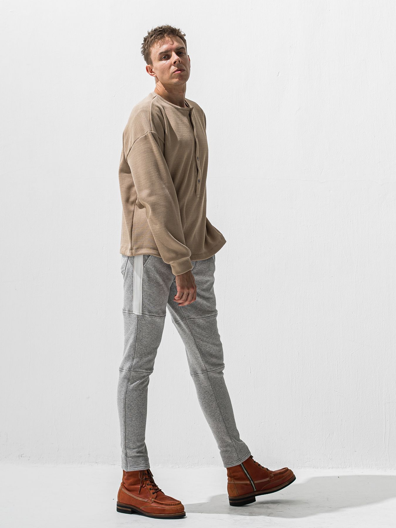 【予約品 9月6日(日) 締切】OVER HENRY VELOURS FLEECE THERMAL / 裏起毛 ハニカムサーマル オーバーサイズヘンリーネック / ブラウン