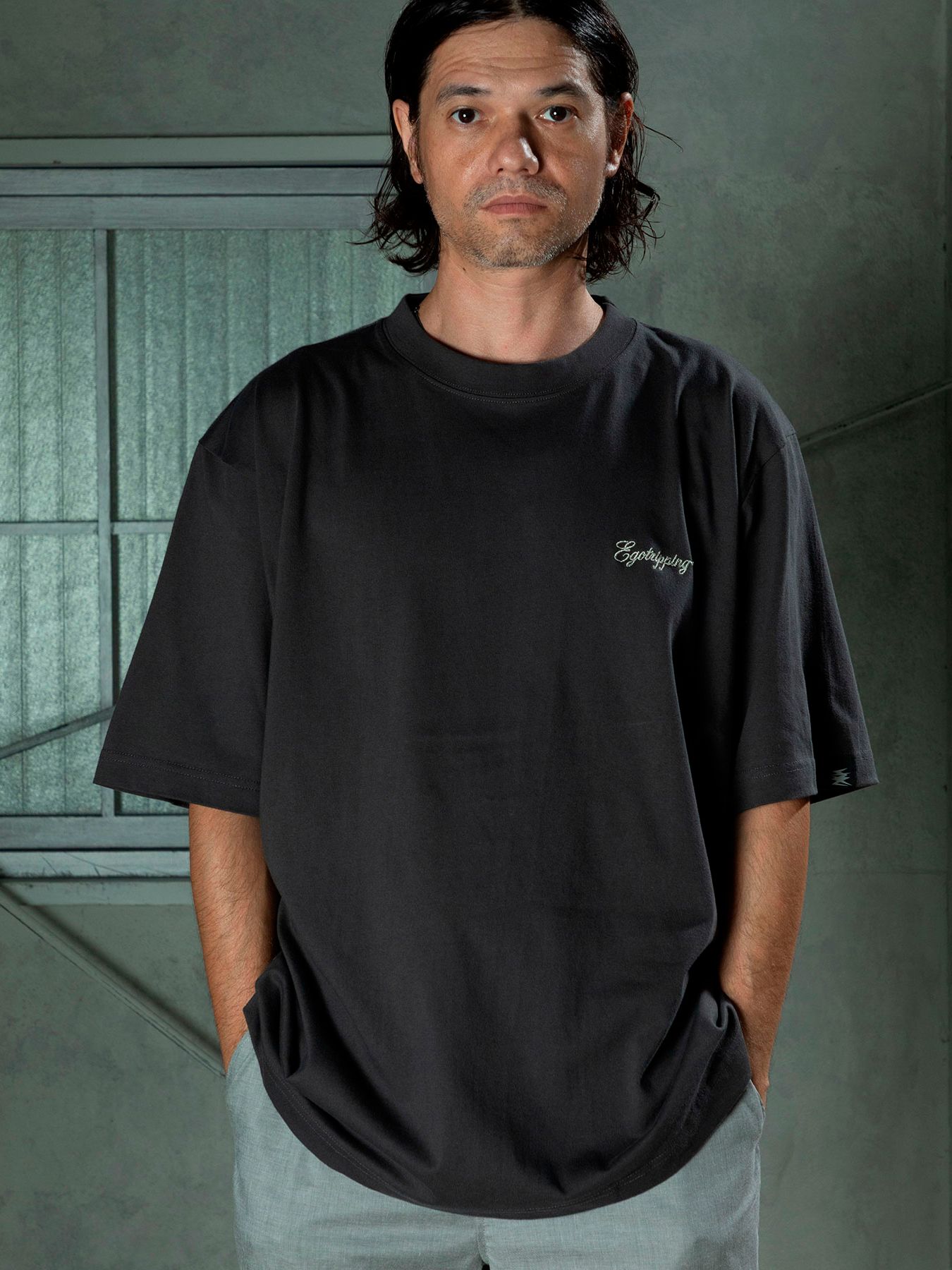 【予約品 11月9日(月) 締切】HEAVYOUNCE TEE Cw / ヘビーオンス バックプリントTシャツ / チャコール