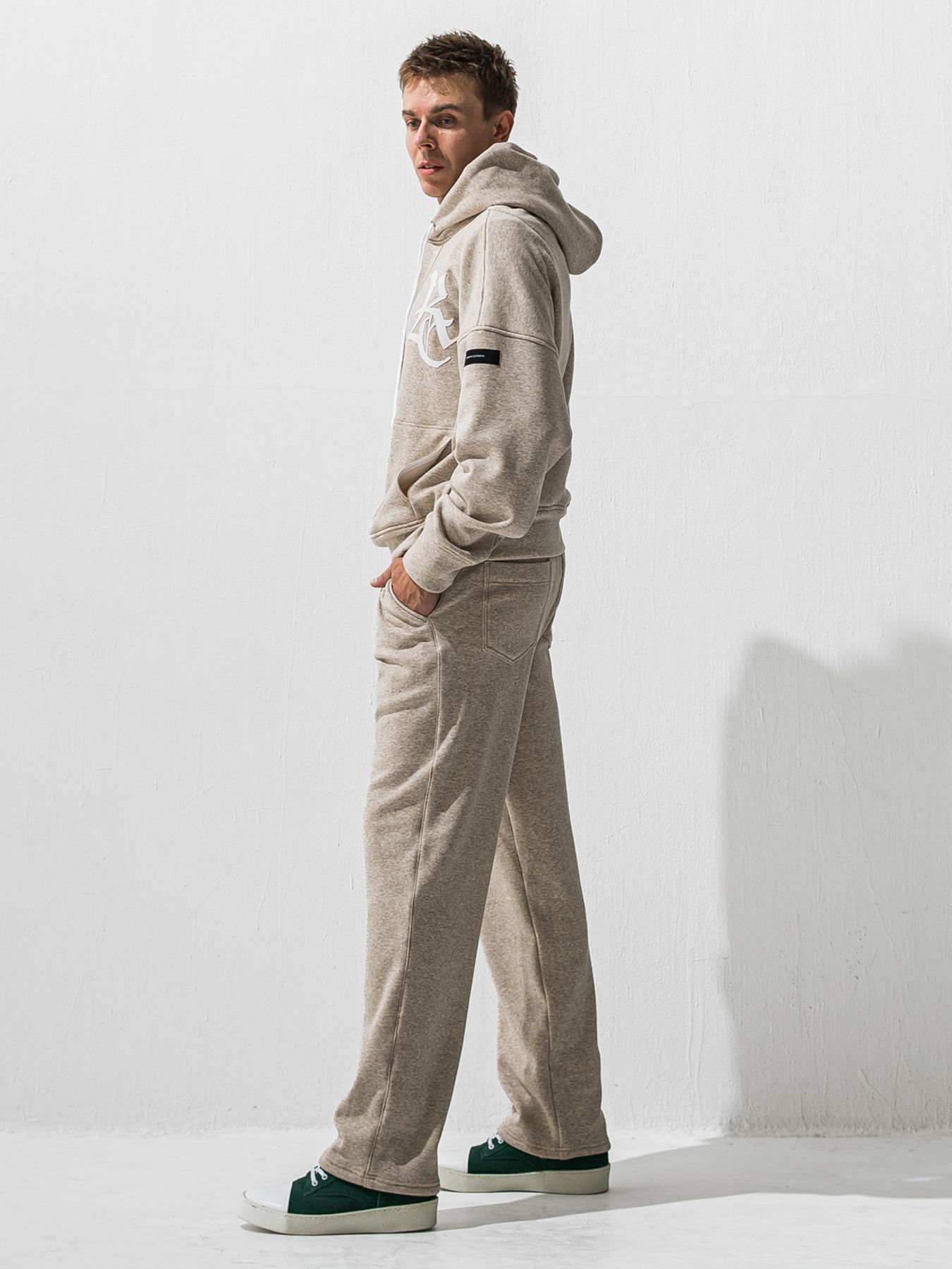 【予約品 9月6日(日) 締切】RC VELOURS FLEECE HOODIE / RCレザーワッペン 裏起毛 ルーズフーディー / ブラウン