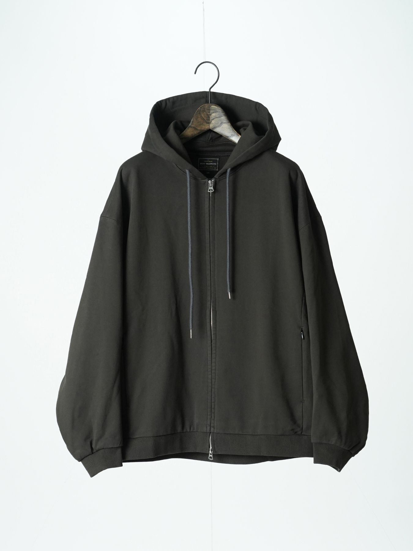 【予約品 5月6日(水) 締切】MOLD-SWEATPARKA / スウェットジップパーカー / チャコール