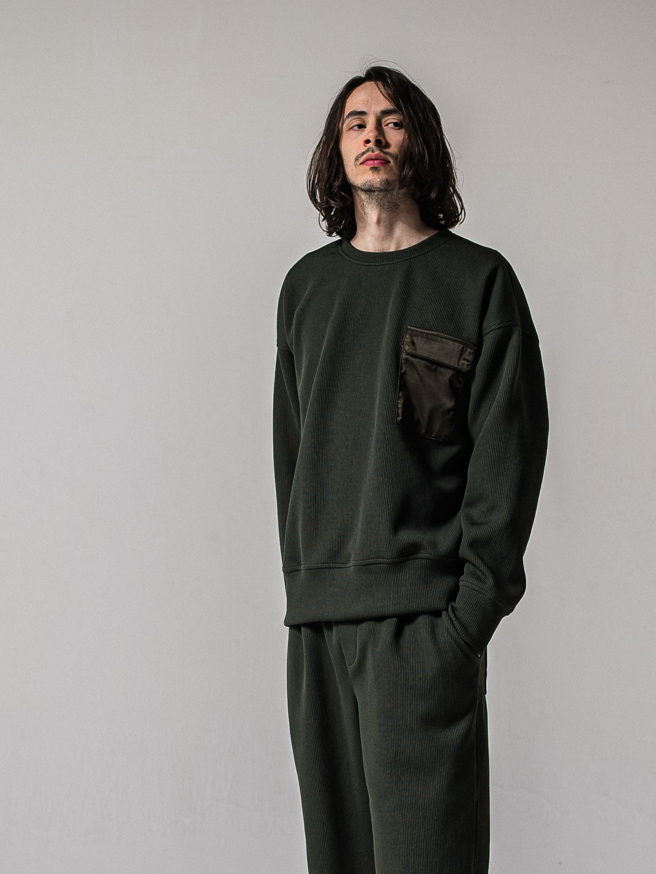 【予約品 11月16日(日) 締切】AZE MILITARY DROP TRAINER / 畔編みニット トレーナー / カーキ