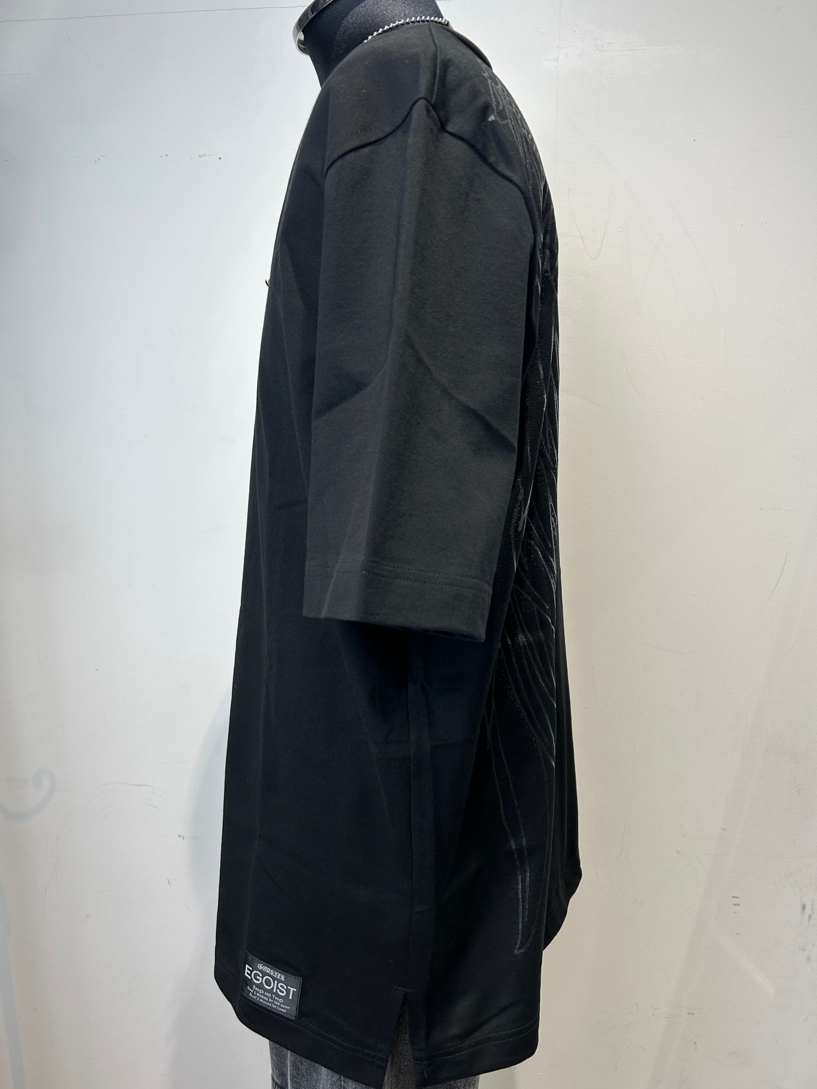 【予約】羽 VネックTee BLACK×BLACK GODSIZE