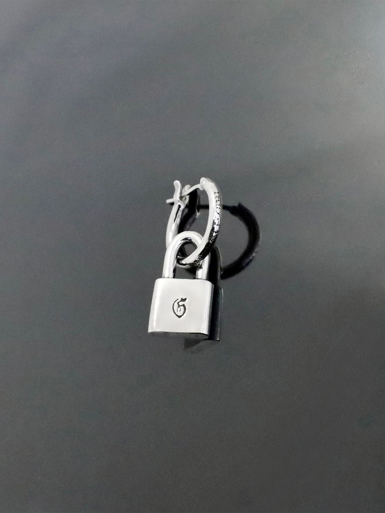 《受注生産》THIN HOOP raised by wolves with PADLOCK / レイズド・バイ・ウルヴス シンフープ ウィズ パドロック / 注文から1～2週間後入荷予定