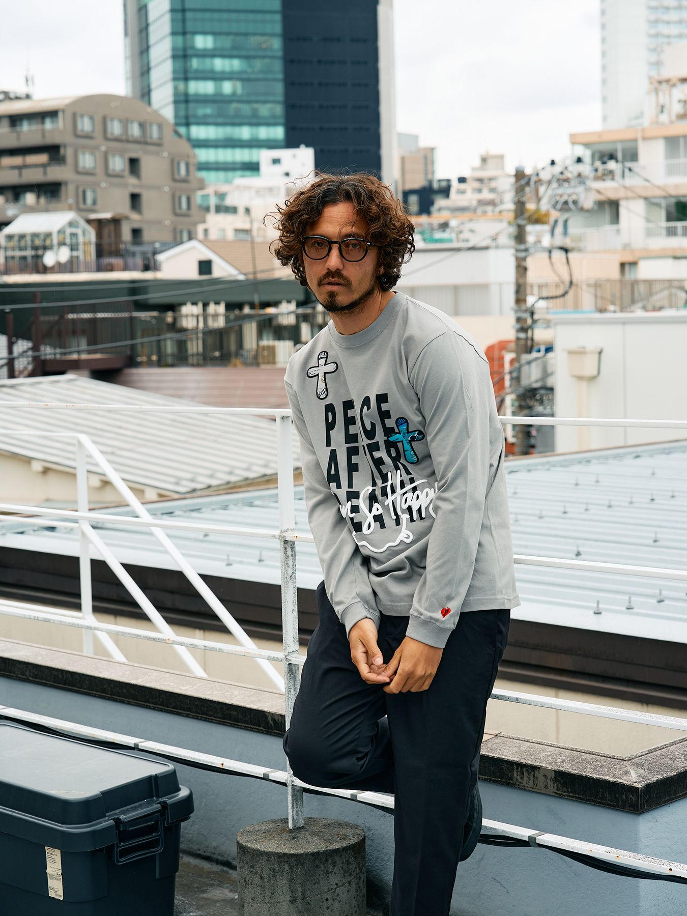 【予約品 5月8日(木) AM10時 締切】 5.6ozコットン天竺 PEACE AFTER DEATH&クロスパッチワーク LS Tシャツ / チャコールグレー