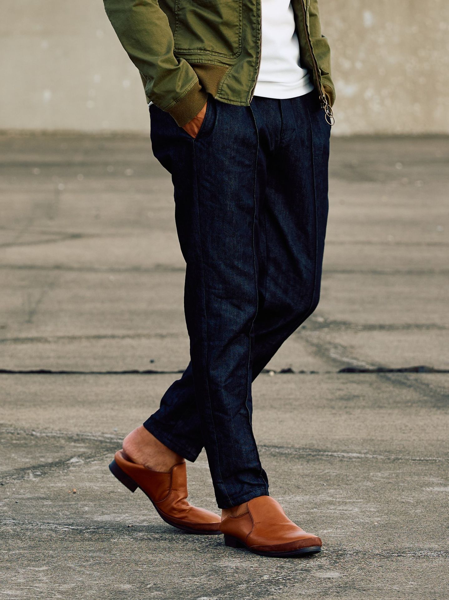 【予約品9月19日 10時締め】 denim pin-tuck slacks  / 2タックスラックス / インディゴ