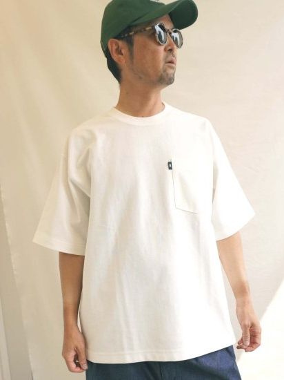 タックボタンプリントTシャツ / ホワイト