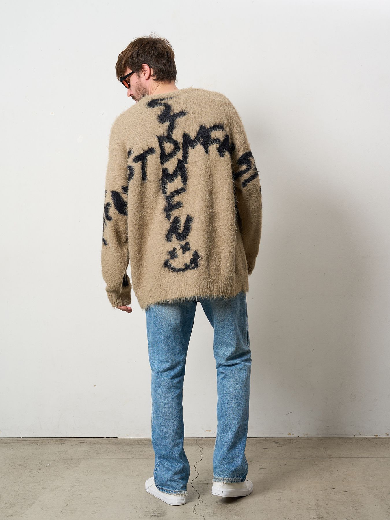 【予約品 5月8日(木) AM10時 締切】 ナイロンフェザーヤーン ビックロゴクロスインターシャシャギープルオーバー / ベージュ