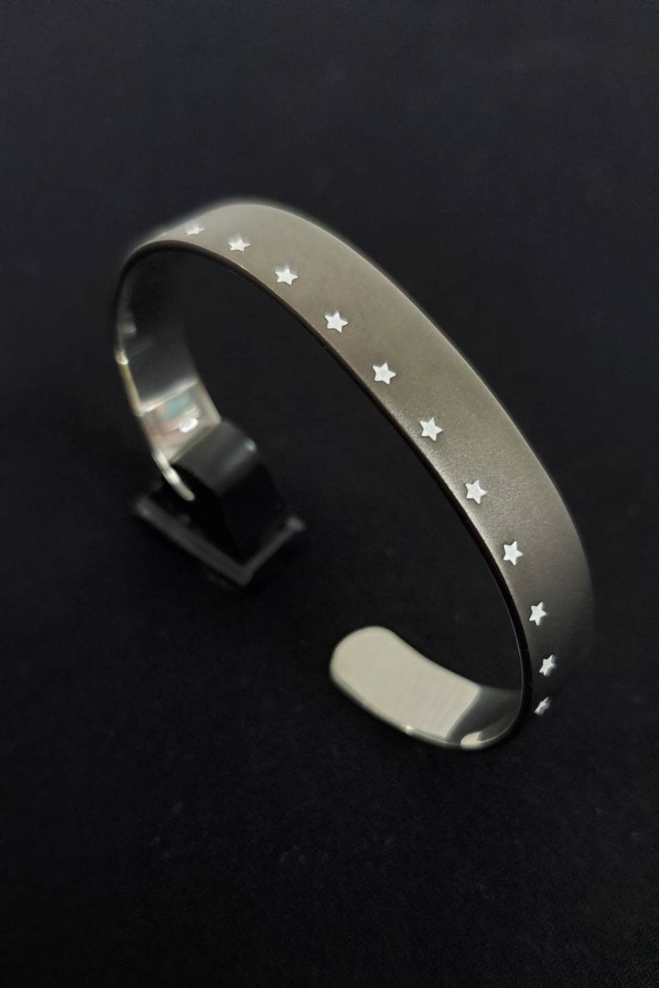 FIFTEENTH STAR BANGLE / SV925.MATTE BK.WH