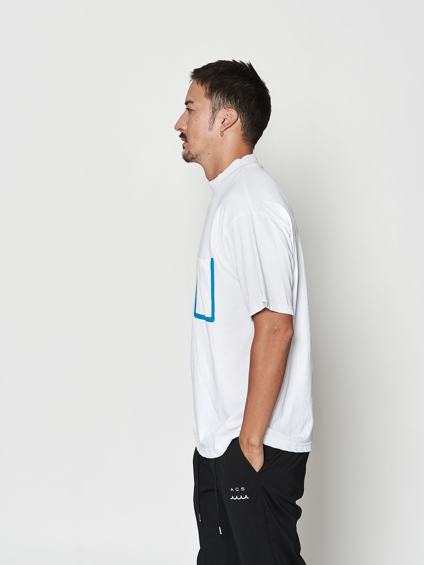 【予約品 10月9日(木) 締切】muta Mock Neck Pocket Tee / Tシャツ / ホワイト【Acanthus × muta MARINE】