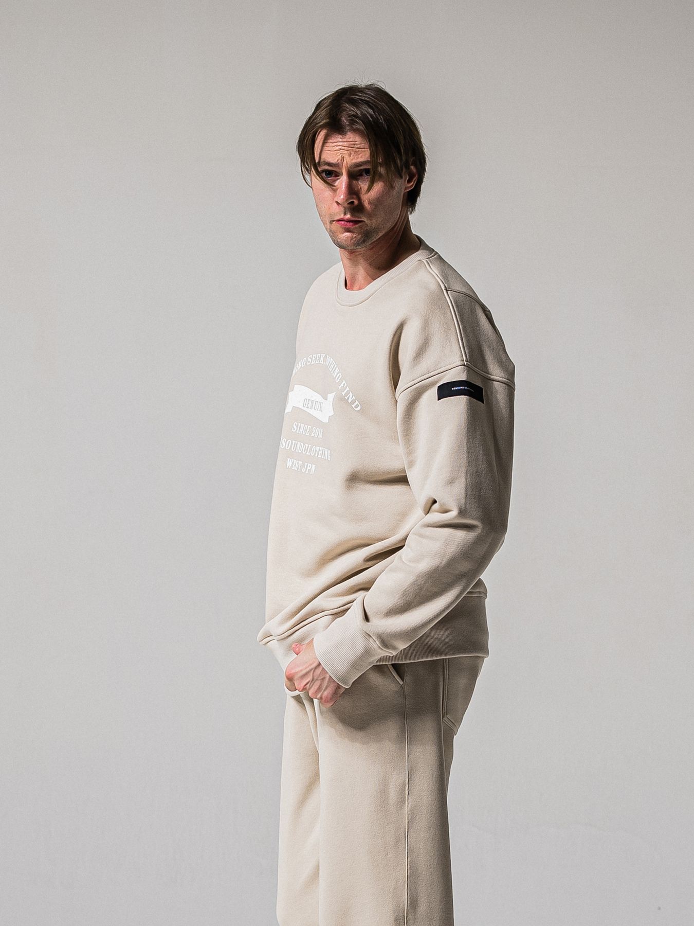 【予約品 11月16日(日) 締切】HF URAKE COLLEGE DROP TRAINER / 裏毛 カレッジロゴルーズ トレーナー / グレージュ