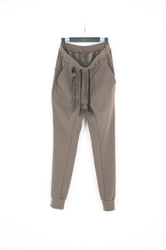 ストレッチコットンポリ ベロア加工ニット スエットパンツ / OLIVE 【STRUM】