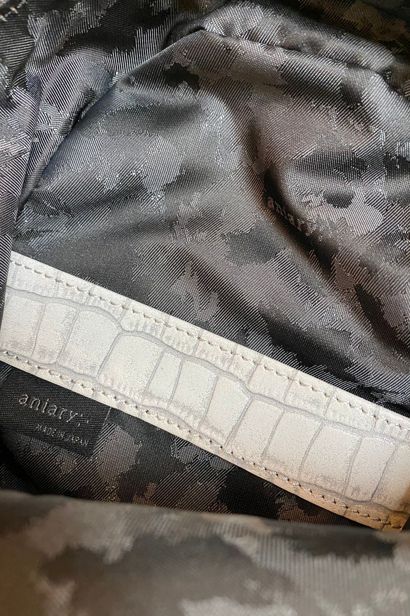 2WAYボディバッグ Tint Embossing Leather / White 【aniary】