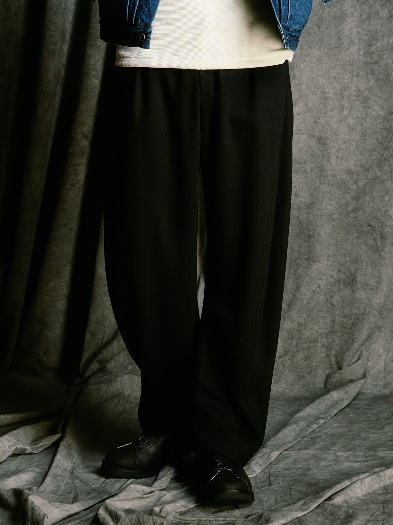 【予約品 4月19日(日) 18時締切】venetian stripe wide banana slacks / ヴェネツィアン ストライプ ワイドバナナスラックス / ブラック