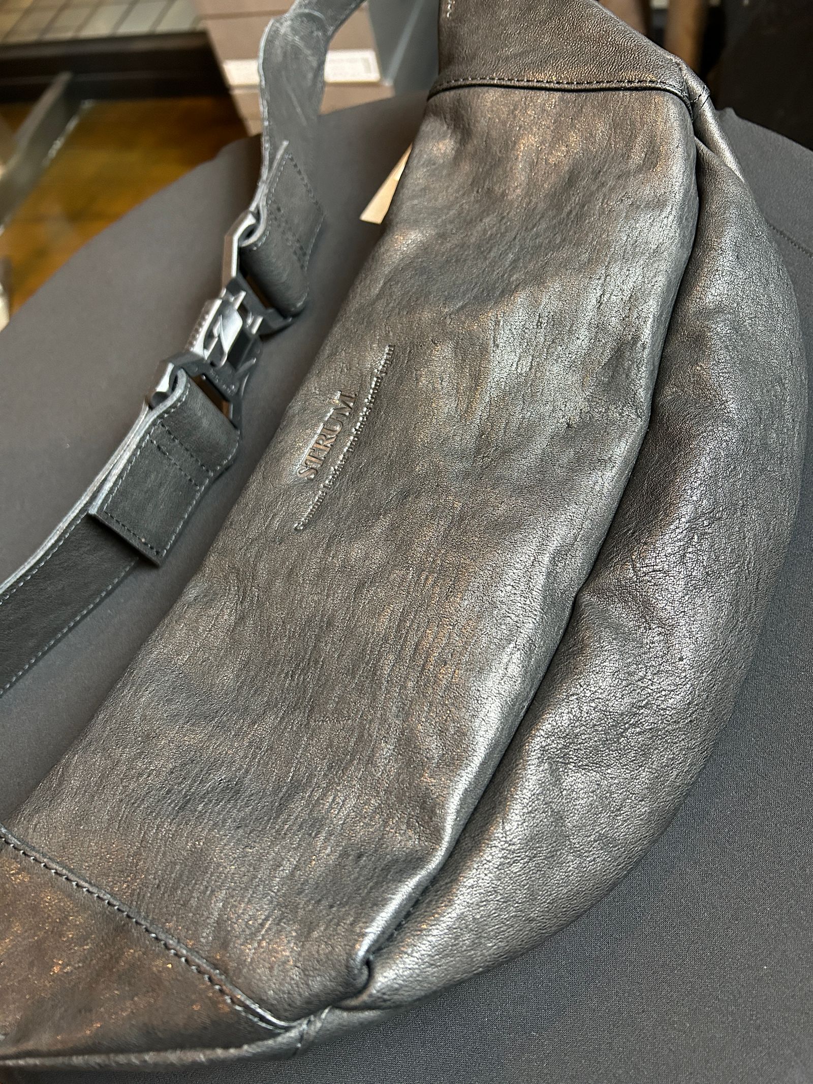 Pit Vegetable Full Tanned Shrinked Horsehide Body Bag / フルタンニン ピット鞣し シュリンク ホース ハイド ボディー バッグ / HIGH THROTTLE / ブラック