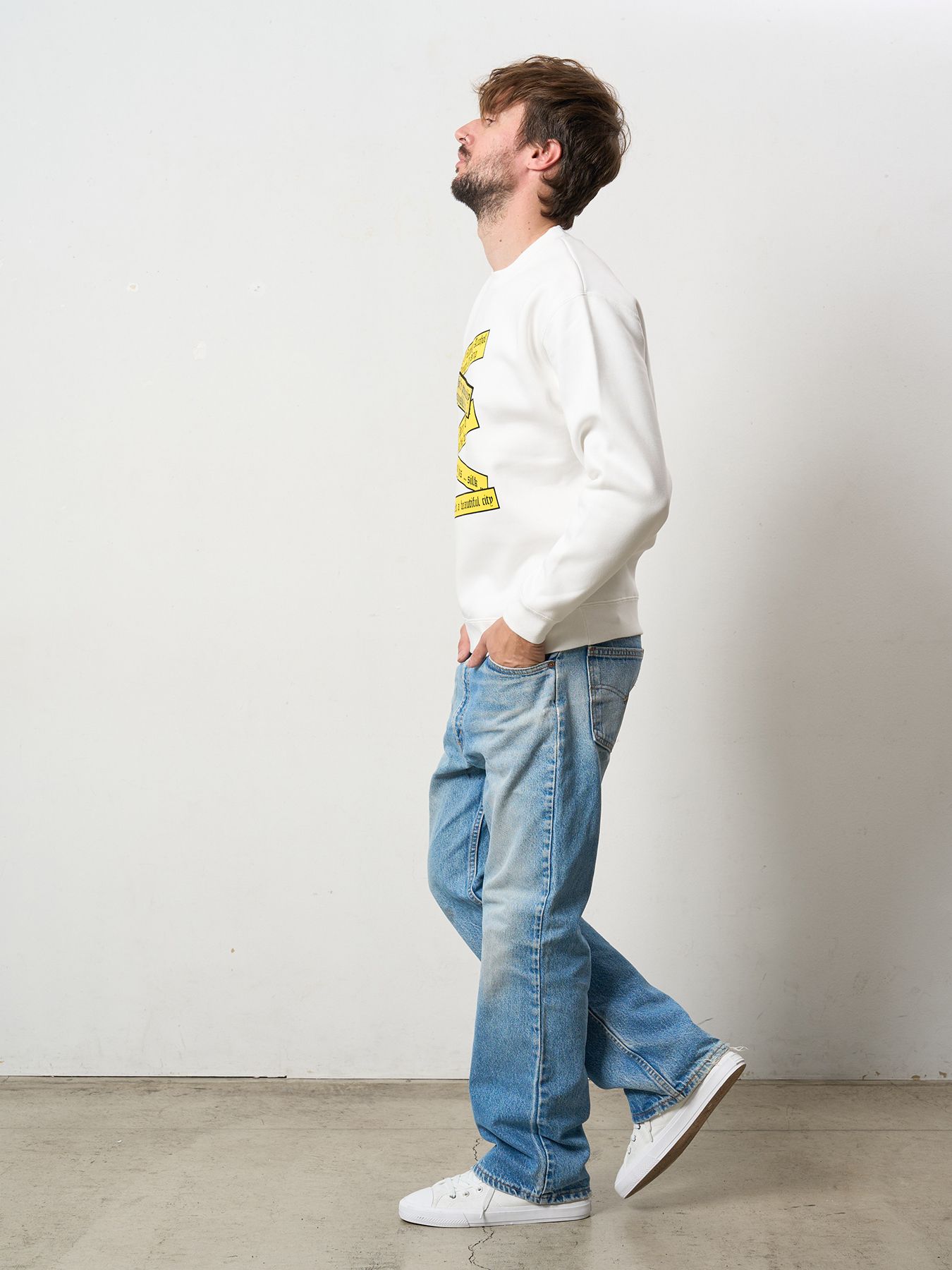 【予約品 5月8日(木) AM10時 締切】 TC裏毛起毛 リリック リボン シークインMUSICプリント スウェットシャツ / ホワイト