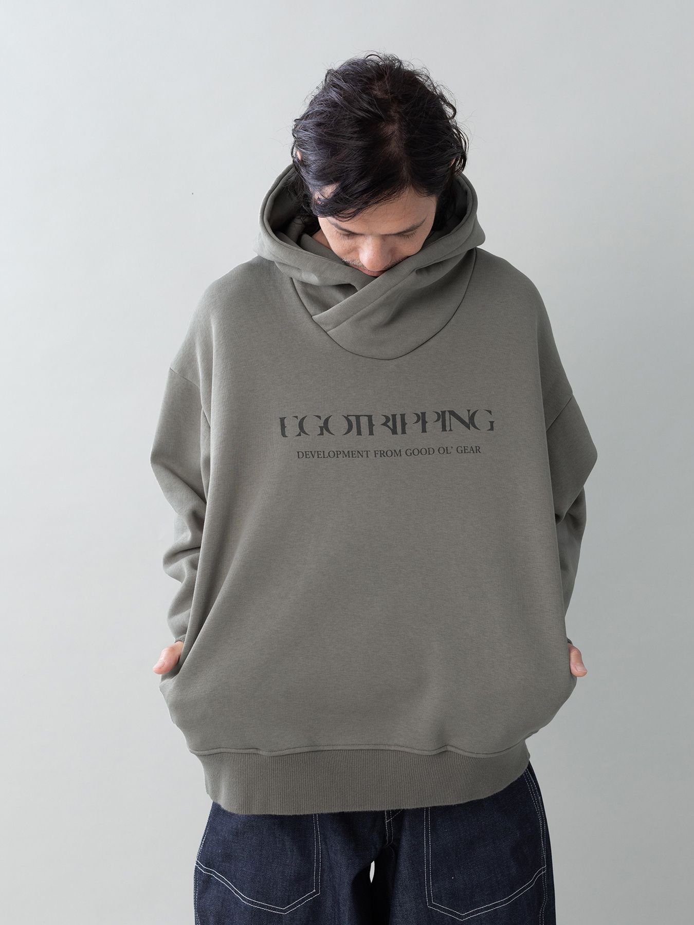 【予約品 5月27日(水) 締切】COWL-WOOLSWEATPARKA print / ロゴプリント スウェットパーカー / グレー