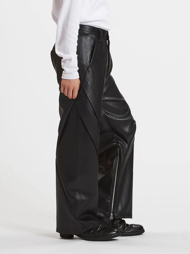 シンセティックレザーZIPフレアパンツ / ブラック【NOID.】