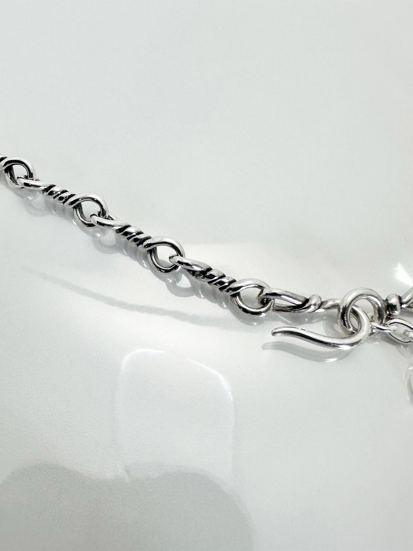《受注生産》OPEN CROSS & TWIST CHAIN NECKLACE with PADLOCK pink silver / オープンクロス＆ツイストチェーンネックレス ウィズピンクシルバーパドロック / 注文から5～8週間後入荷予定