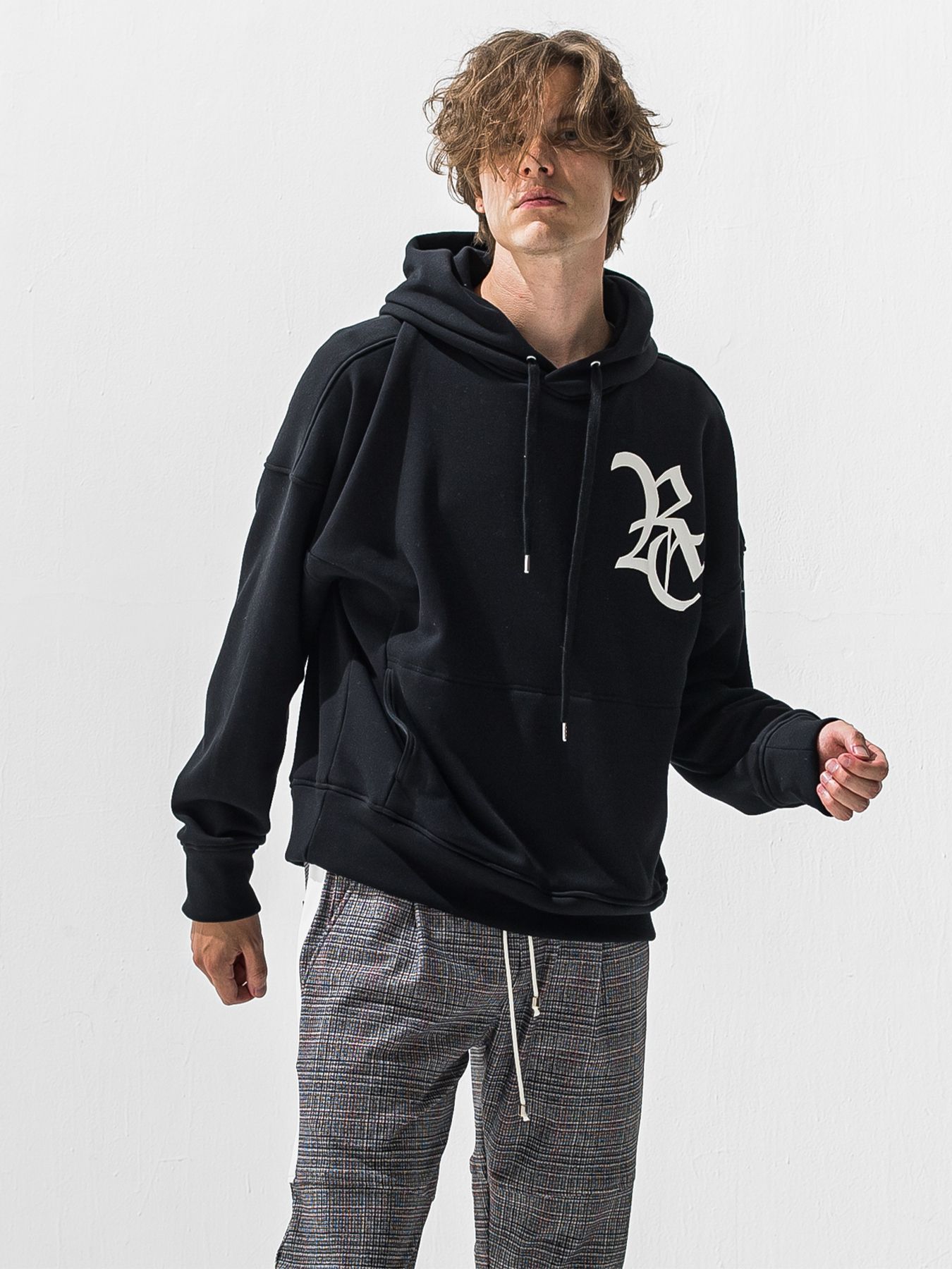 【予約品 9月6日(日) 締切】RC VELOURS FLEECE HOODIE / RCレザーワッペン 裏起毛 ルーズフーディー / ブラック