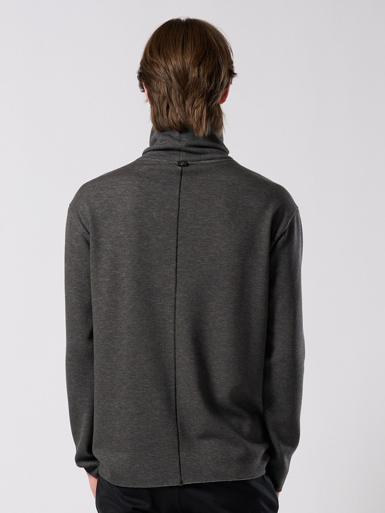 【予約品 4月19日(日) 18時締切】back boa cut-off highneck / バックボア カットオフ ハイネック/ チャコール