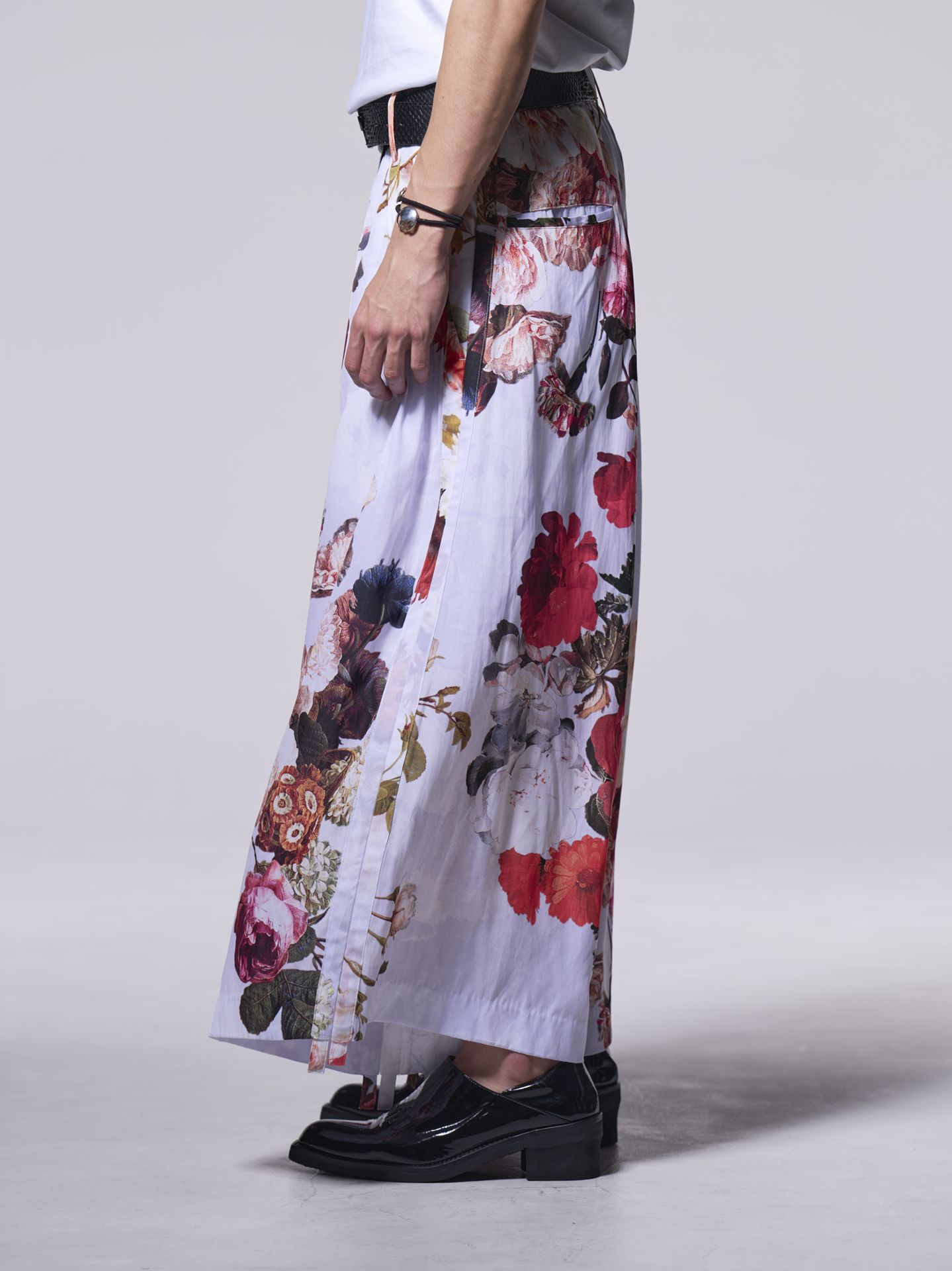 《予約品》 SharringWideTuckSlacks / ワイドタックスラックス / ホワイト・フローラ柄