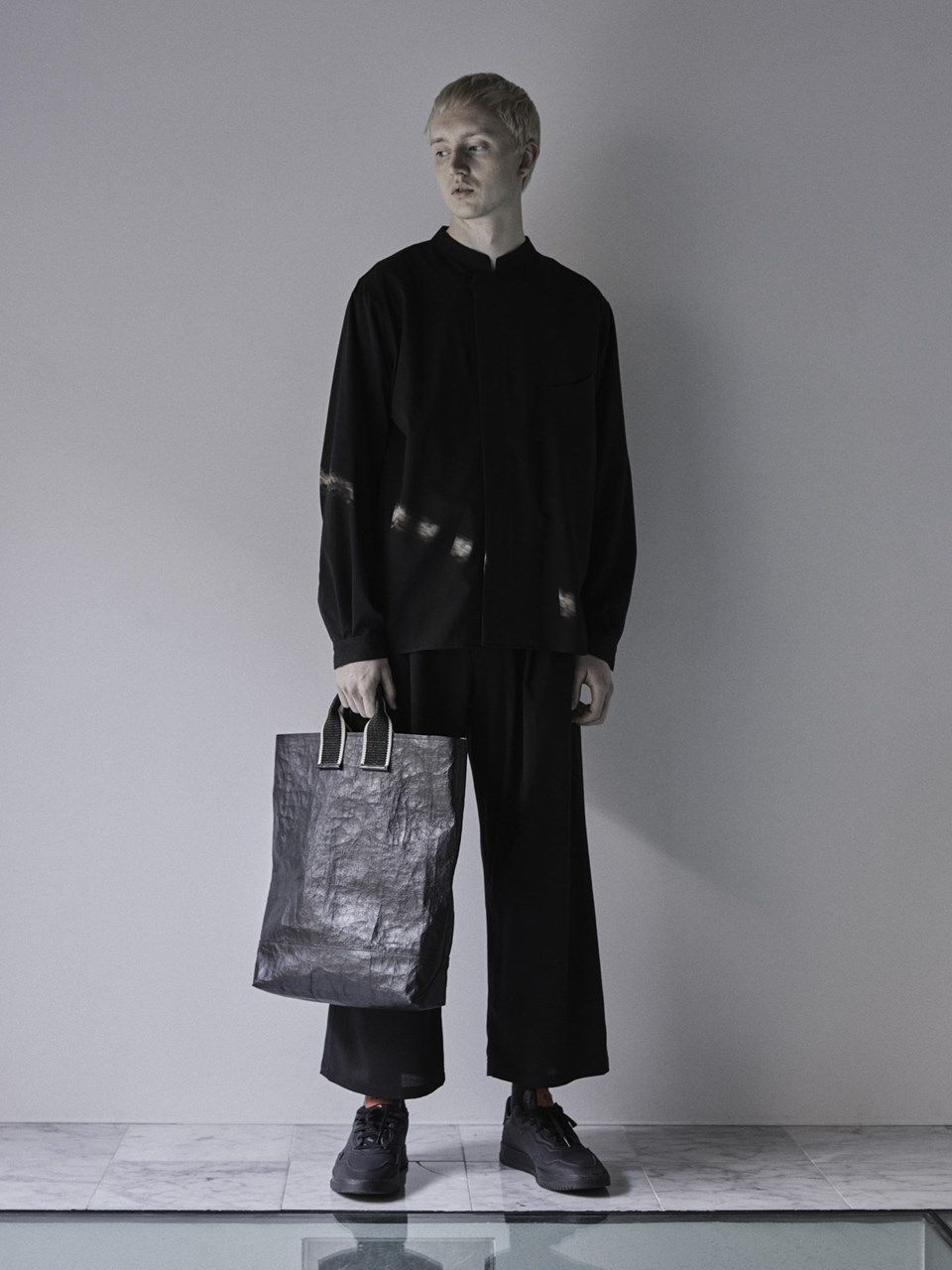 《予約品》 Dyneema® Leather トートバッグ  / ブラック / 即納