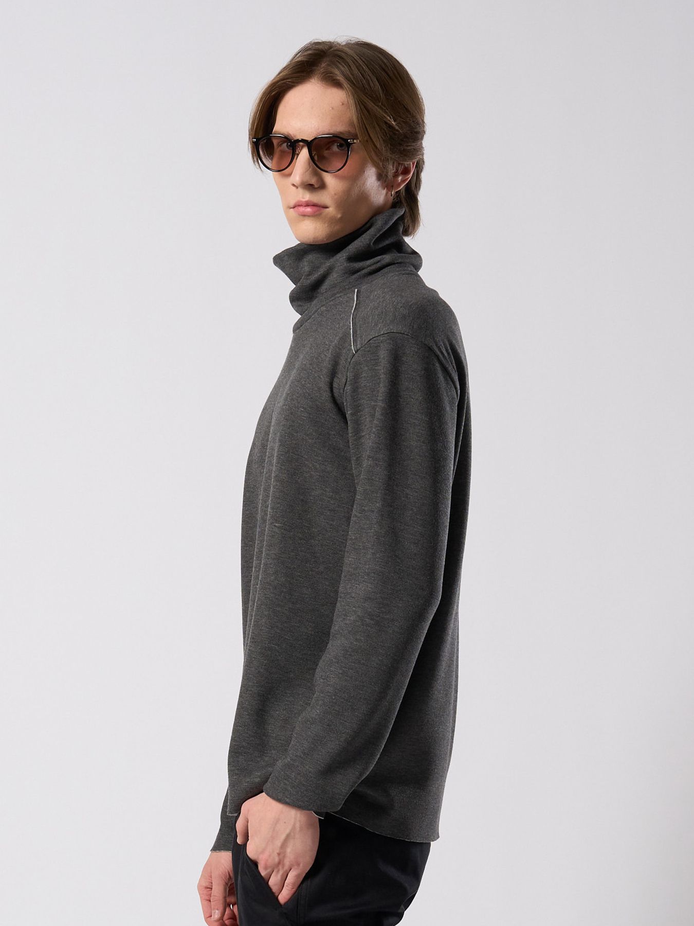 【予約品 4月19日(日) 18時締切】back boa cut-off highneck / バックボア カットオフ ハイネック/ チャコール