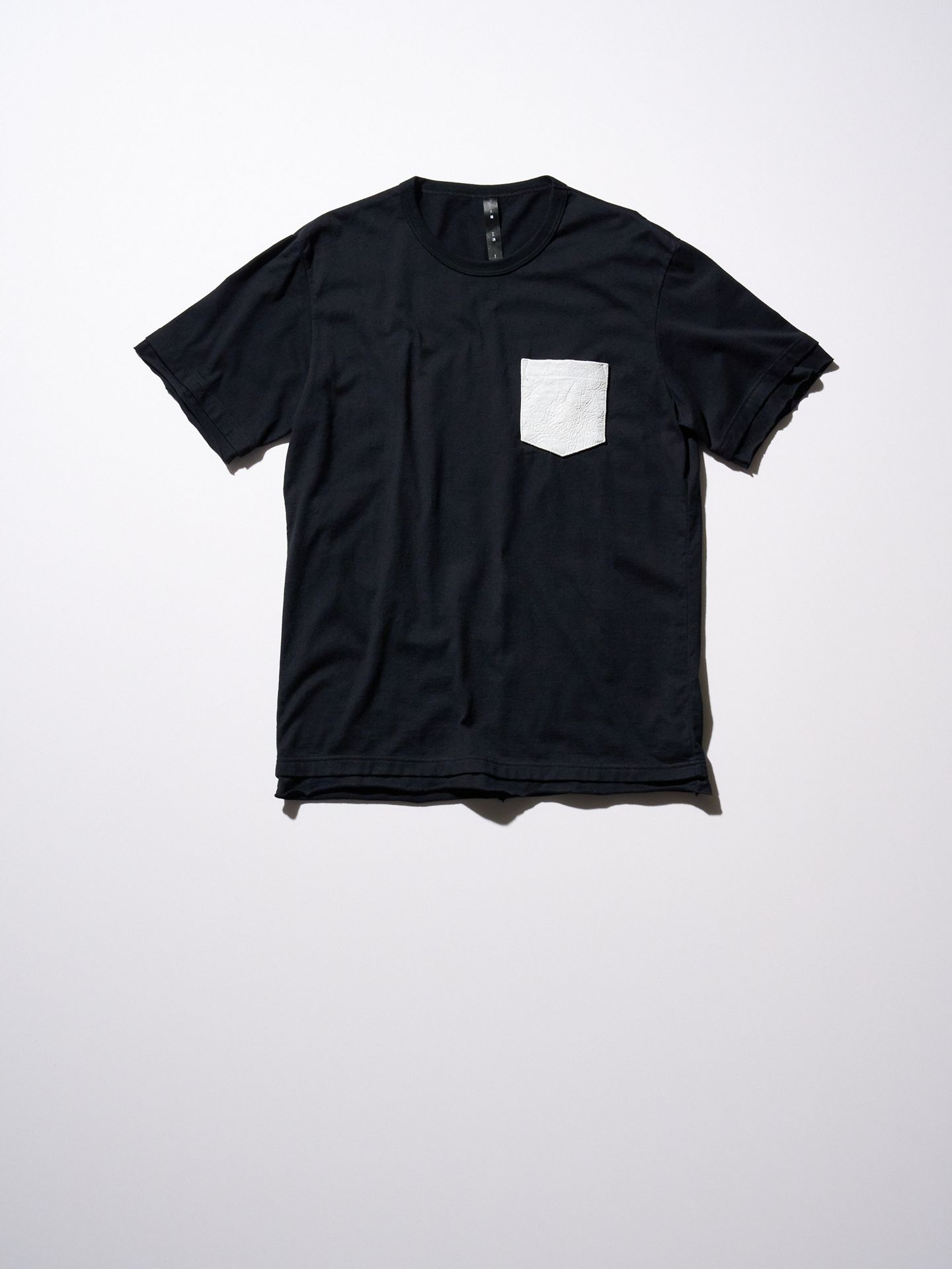 【予約品9月19日 10時締め】 crash leather pocket Tee  / Tシャツ / ブラック・ホワイト