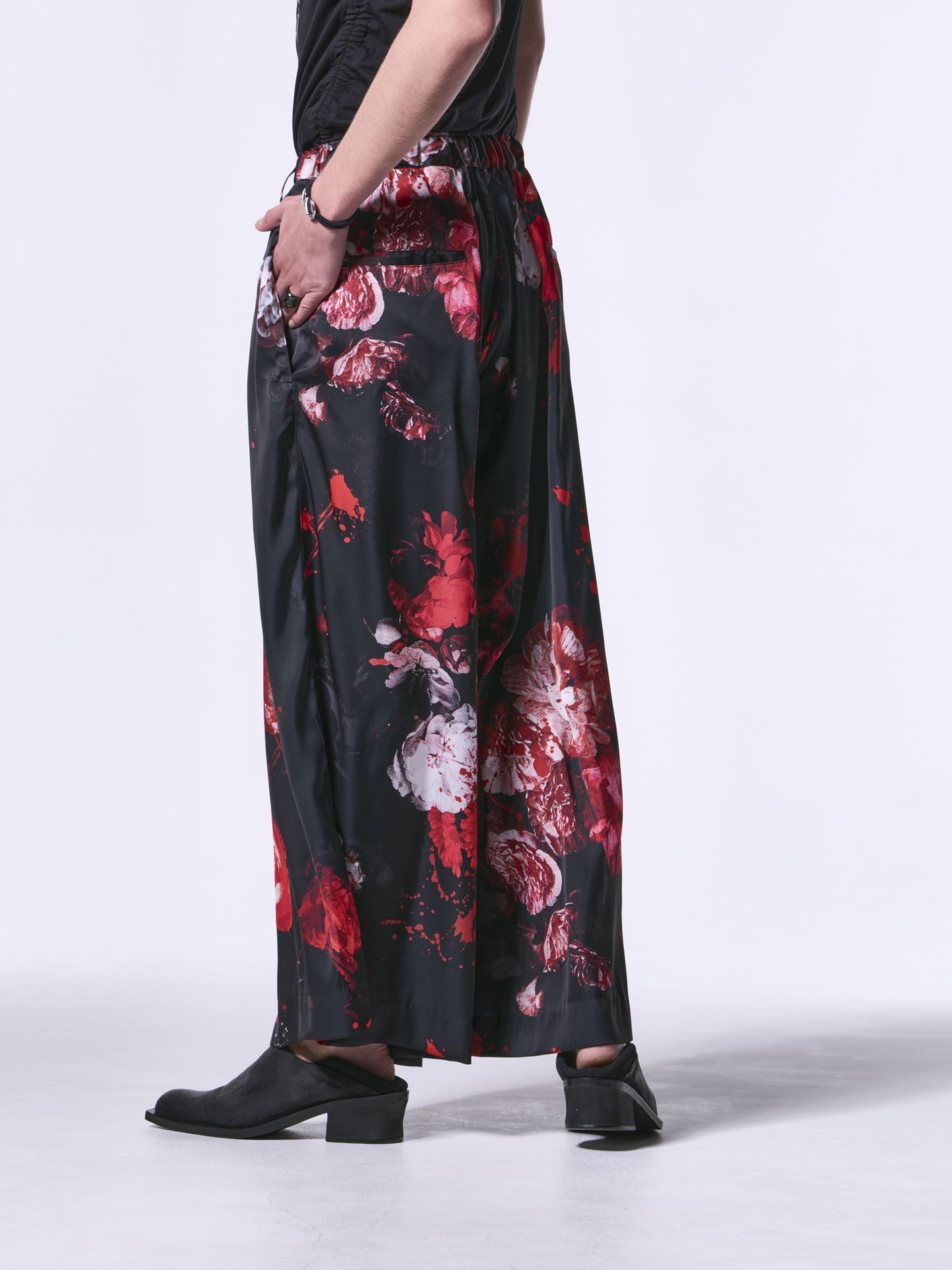 《予約品》 SlitWideTuckSlacks / スリットワイドスラックス / サテンブラック＆レッド
