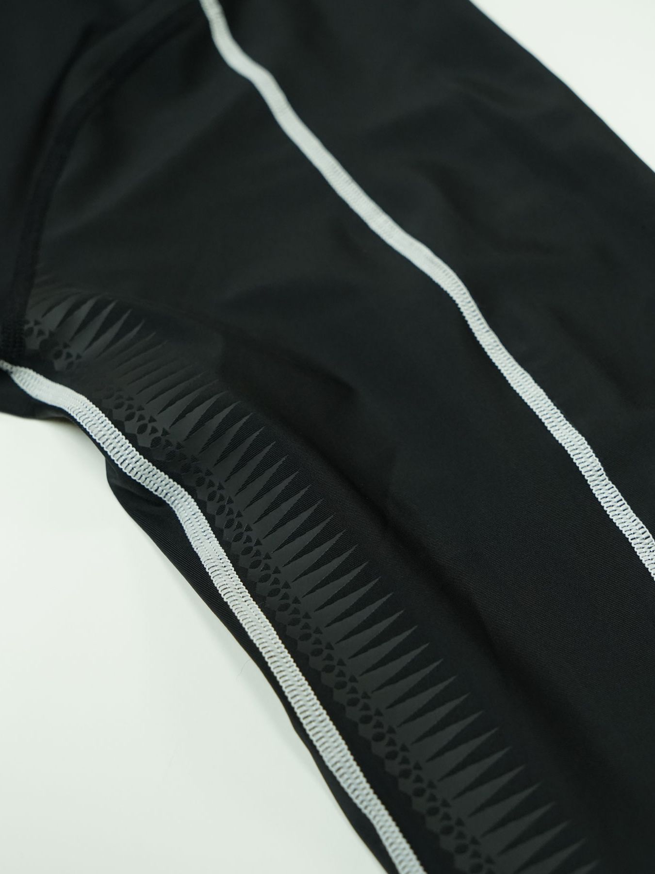 《予約品》 ARROWHEAD RASHGUARD / ラッシュガード / ブラック・ホワイト