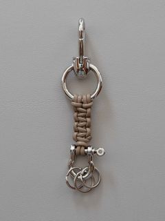 《予約品》 LEATHER BRAID KEY HOLDER / キーホルダー / キャメル 【Iroquois.SENTI】