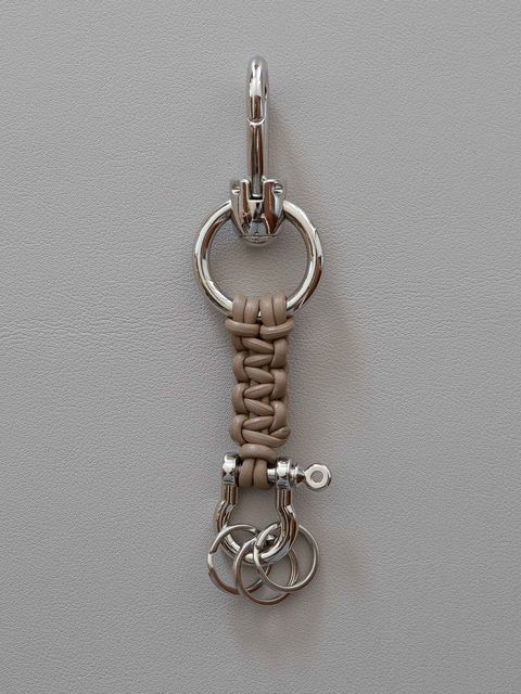 《予約品》 LEATHER BRAID KEY HOLDER / キーホルダー / キャメル 【Iroquois.SENTI】