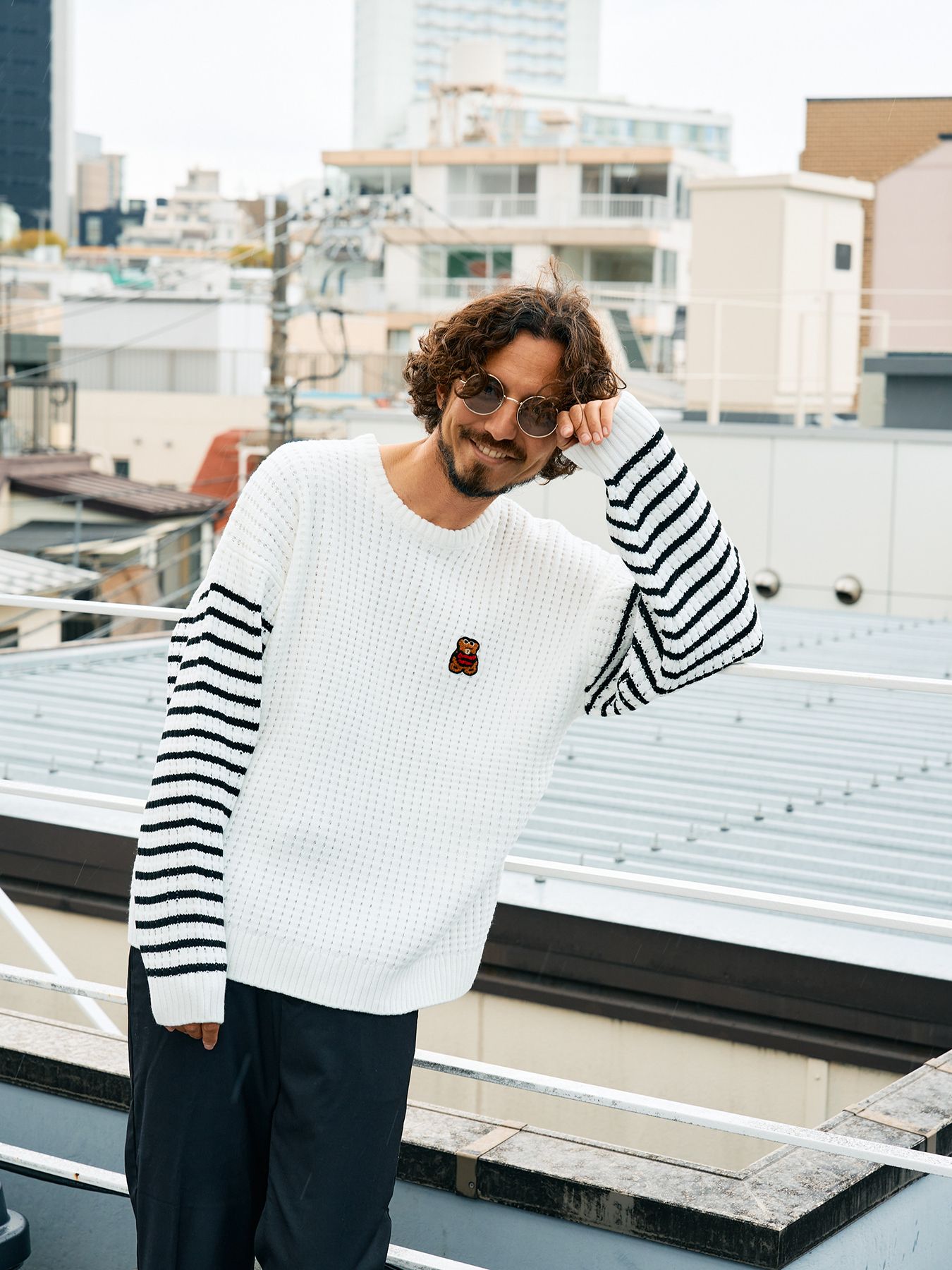 【予約品 5月8日(木) AM10時 締切】 アクリルバルキービックワッフルボーダーカートベアワッペン ワイドシルエットプルオーバー / ホワイト