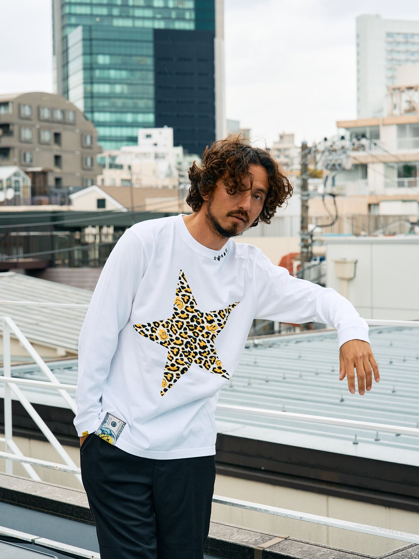 【予約品 5月8日(木) AM10時 締切】 5.6ozコットン天竺 レオパードスタースマイル発泡プリント LS Tシャツ / ホワイト