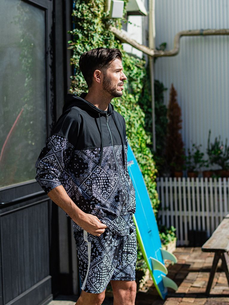 《予約品3月3日18：00締め》 Paisley RUSH OVER ZIPUP HOODIE / ラッシュガードパーカー / バンダナブラック