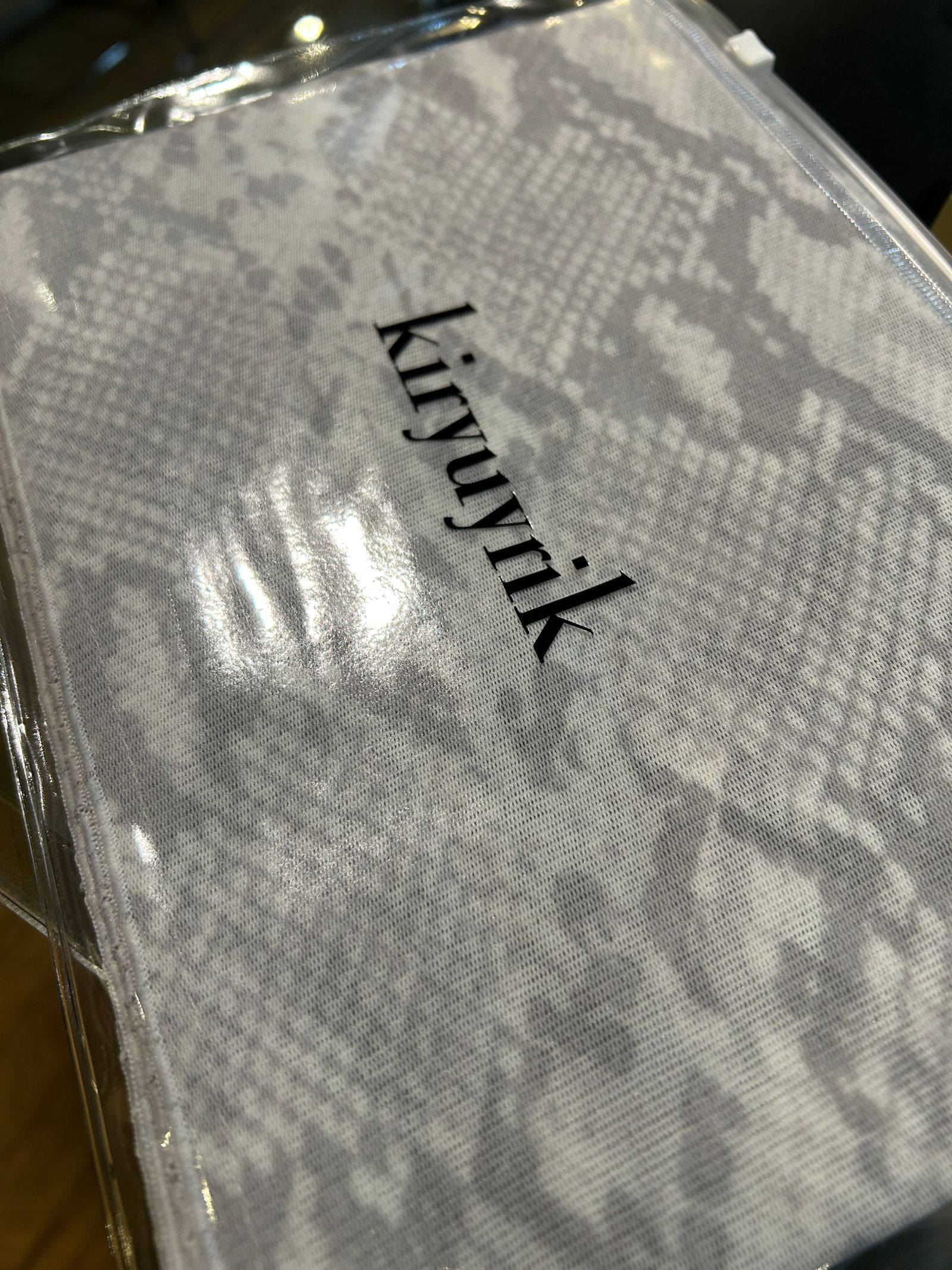 Python Mesh 17Stoal / パイソンメッシュストール / ペイルグレー