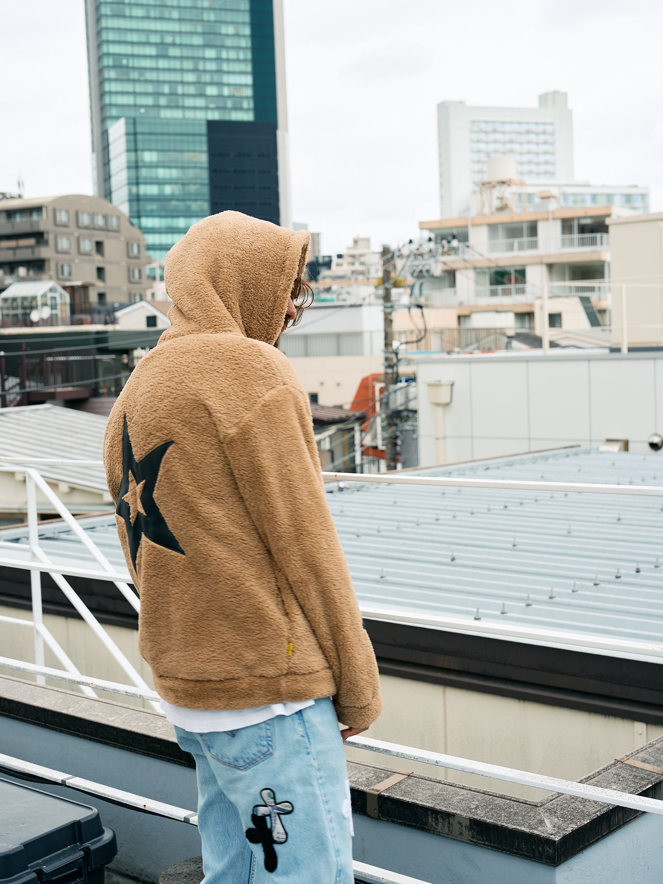 【予約品 5月8日(木) AM10時 締切】 コーラルフリースボア マルチパッチワークプルパーカー / キャメル