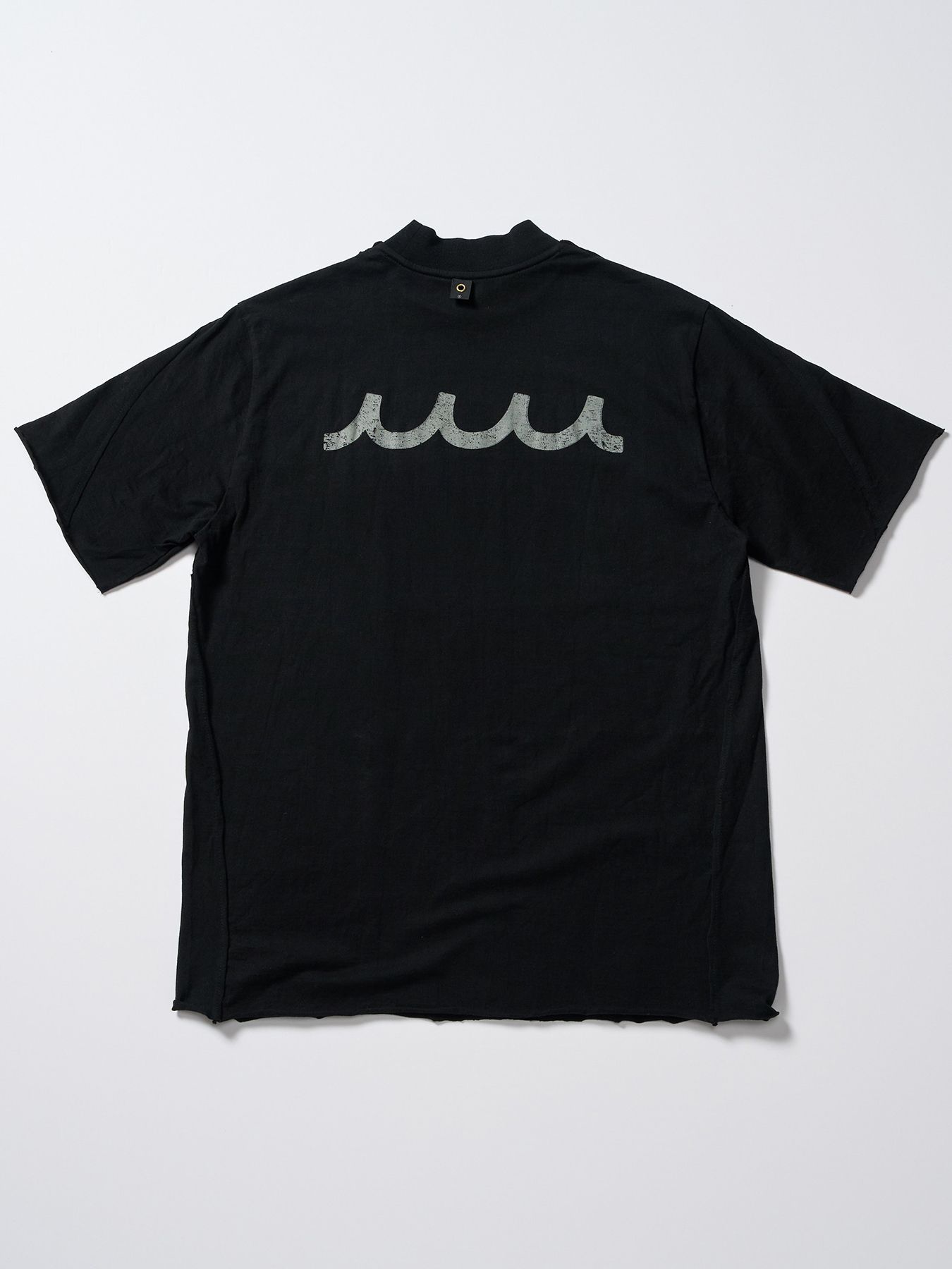 【予約品 1月25日(日) 締切】muta × wjk collection：cut-off mock S/S (printed) / カットオフ モックネック ショートスリーブ / ディープブラック