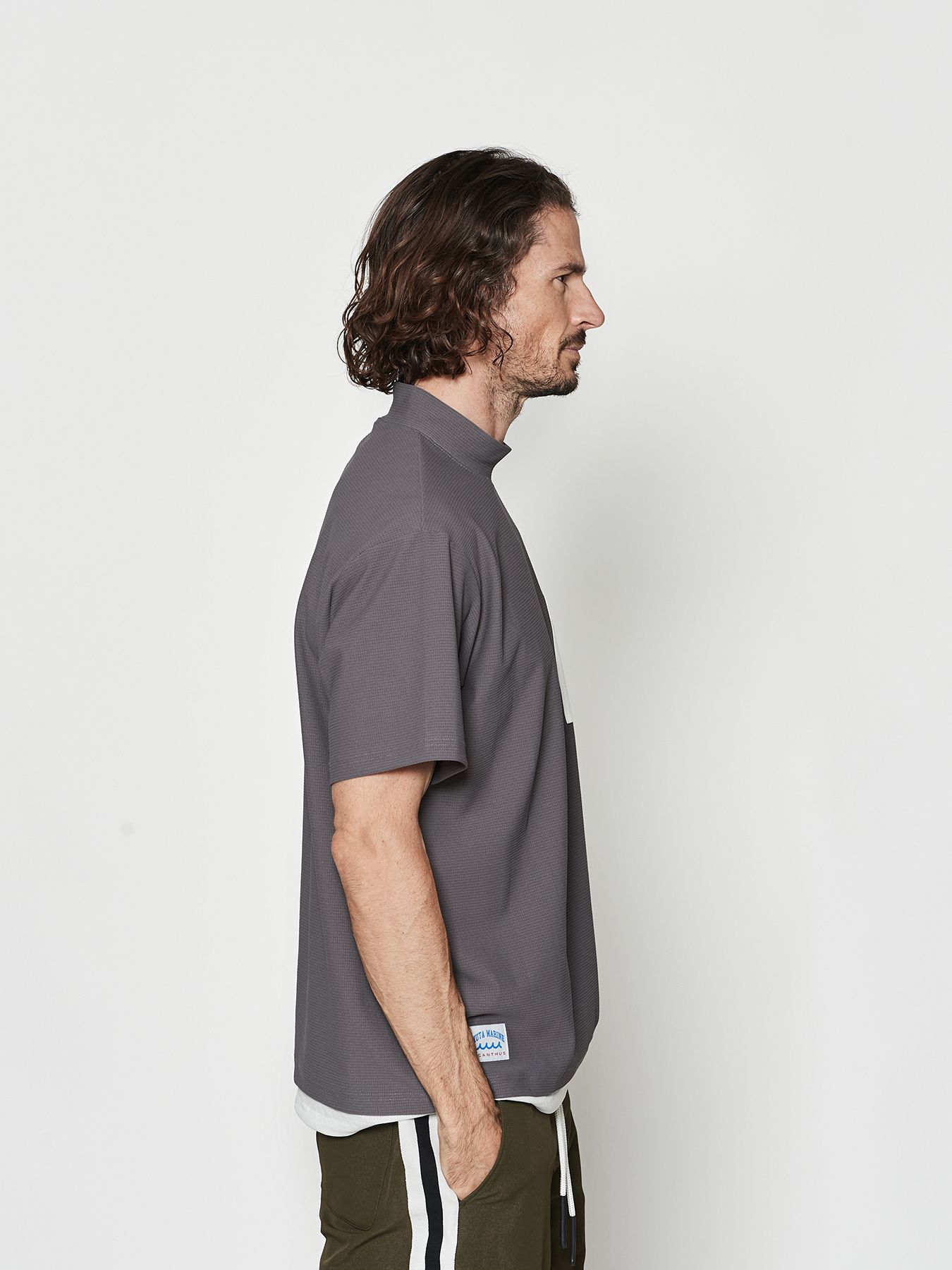 【予約品 10月9日(木) 締切】muta Mesh Mockneck S-S Top / モックネックTシャツ / グレー【Acanthus × muta MARINE】