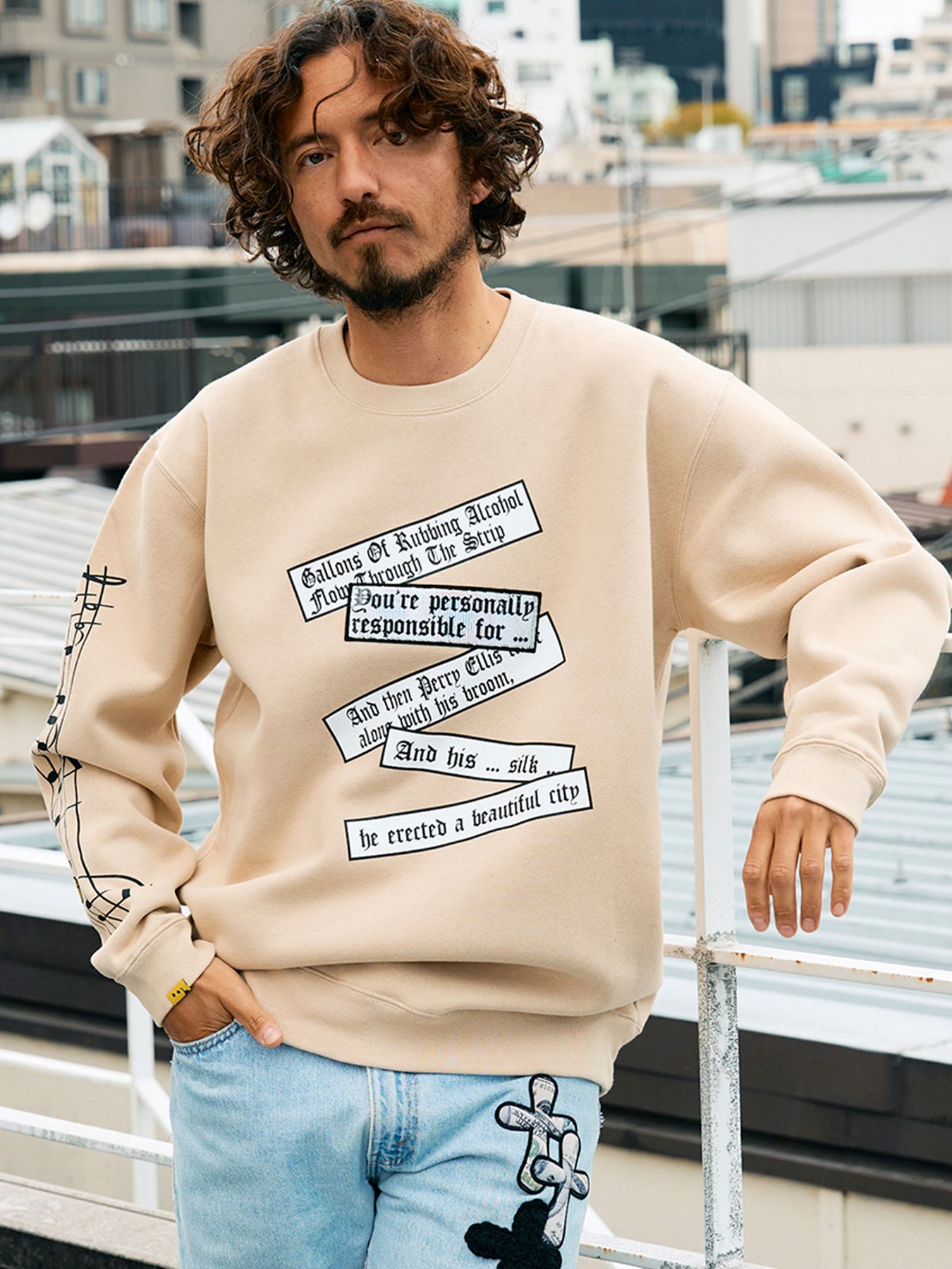 【予約品 5月8日(木) AM10時 締切】 TC裏毛起毛 リリック リボン シークインMUSICプリント スウェットシャツ / ベージュ
