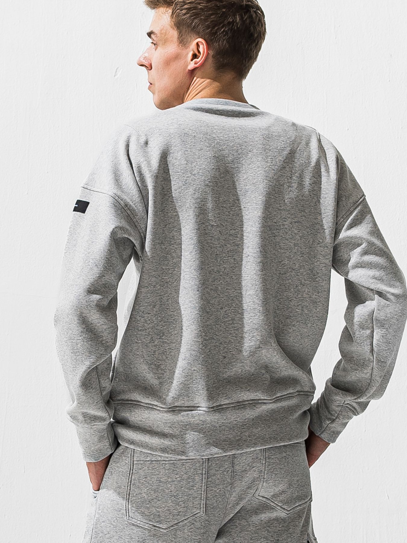 【予約品 9月6日(日) 締切】RC VELOURS FLEECE DROP TRAINER / RCレザーワッペン 裏起毛 ルーズトレーナー / グレー