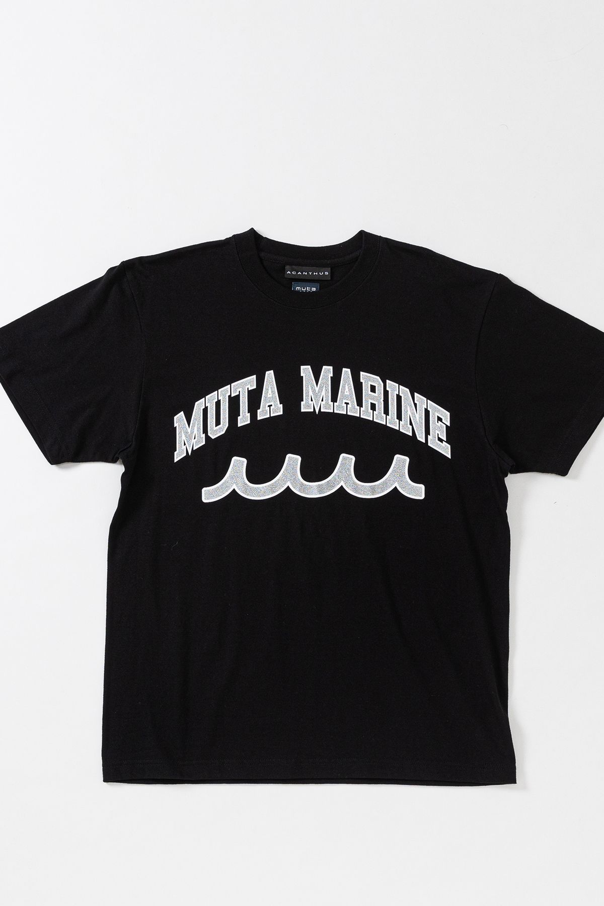 muta College Logo Tee /  ブラック  【Acanthus×muta】