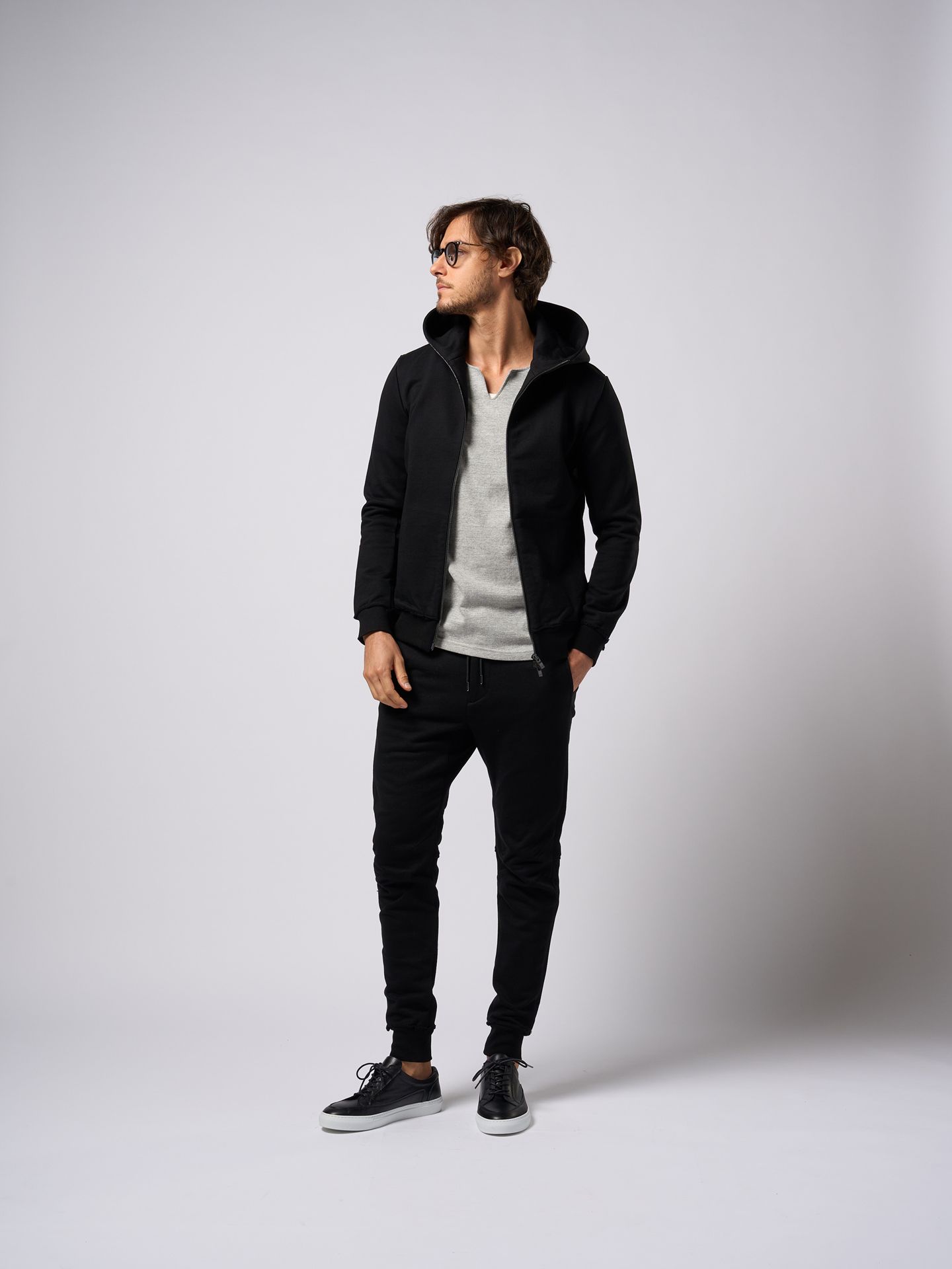 【予約品9月19日 10時締め】 basic zip-up parka  / ジップパーカー / ブラック
