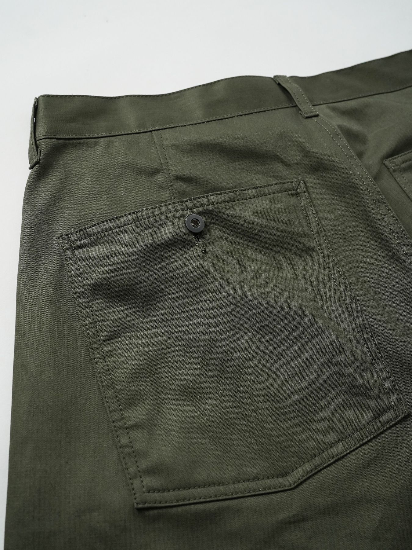 【予約品 5月6日(水) 締切】USN-MIRITARYHERRINGBONE / ミリタリーパンツ / カーキ