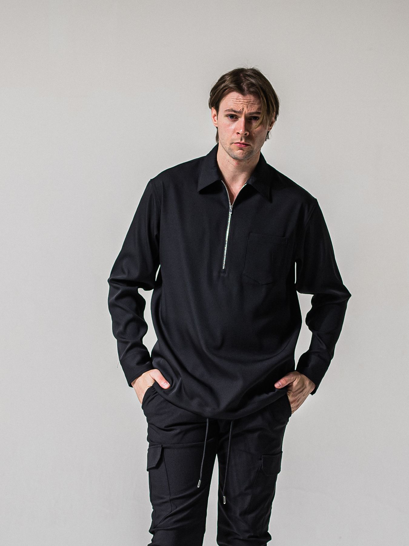 【予約品 11月16日(日) 締切】PULL OVER SATIN SHIRT / ジッププルオーバー サテンシャツ / ブラック